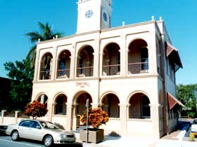 Mackay Town Hall - Accommodation Brunswick Heads